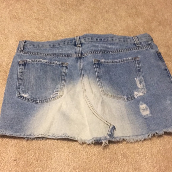 EUC Victoria’s Secret Button Fly Skirt - Picture 2 of 6